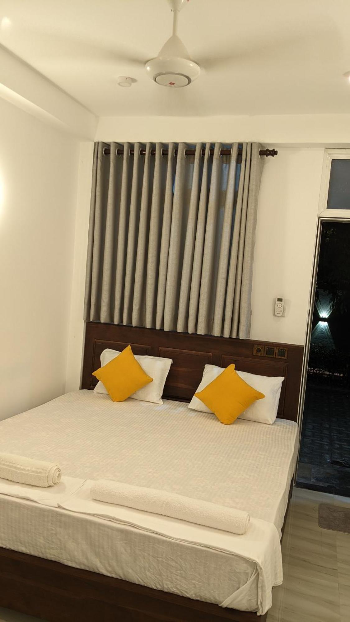 Marian Villa Katunayaka Extérieur photo